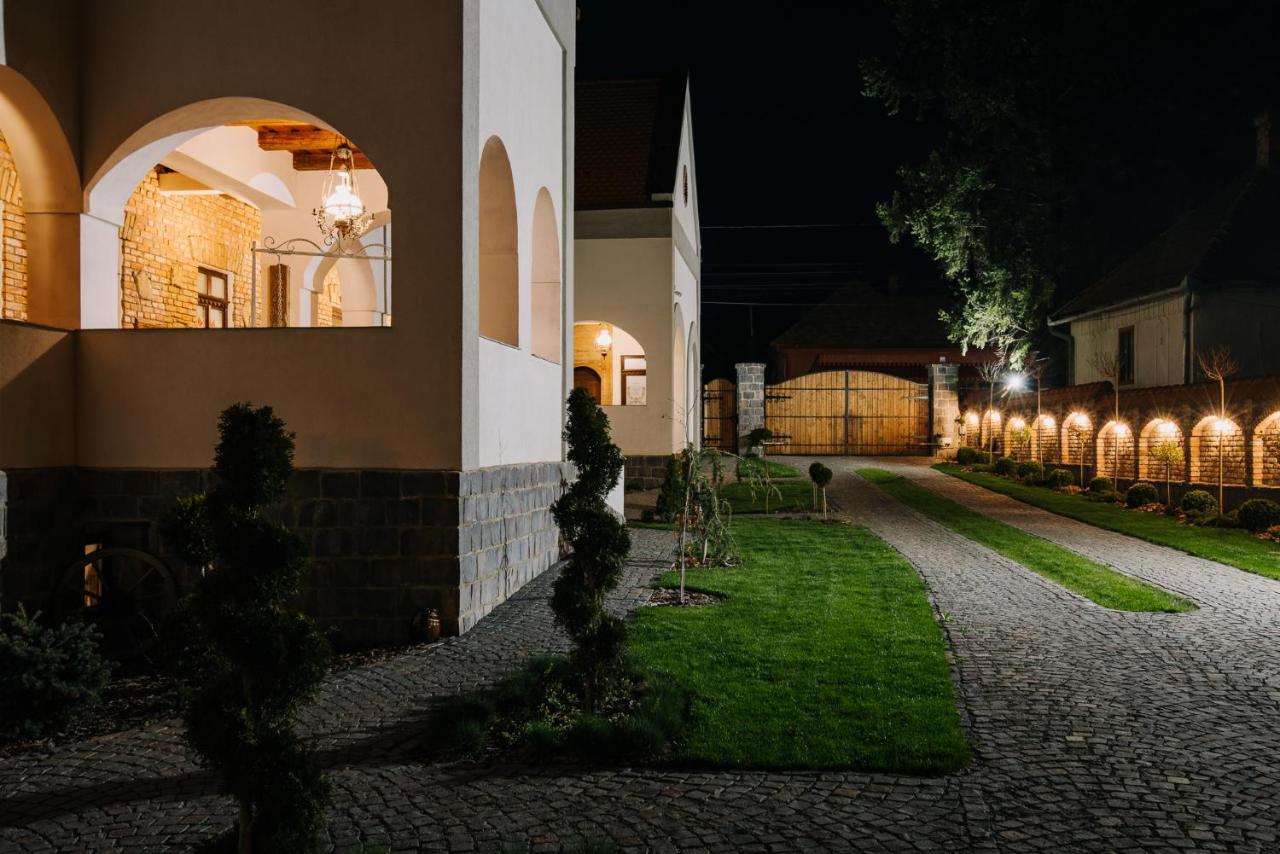 Molnos Kuria Pension Corund  Εξωτερικό φωτογραφία